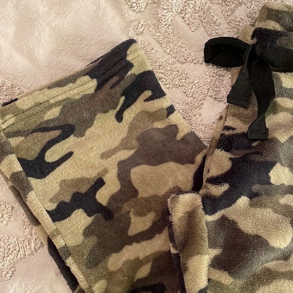 Fleece Camouflage Lounge Bottoms - Picture 3 of 7